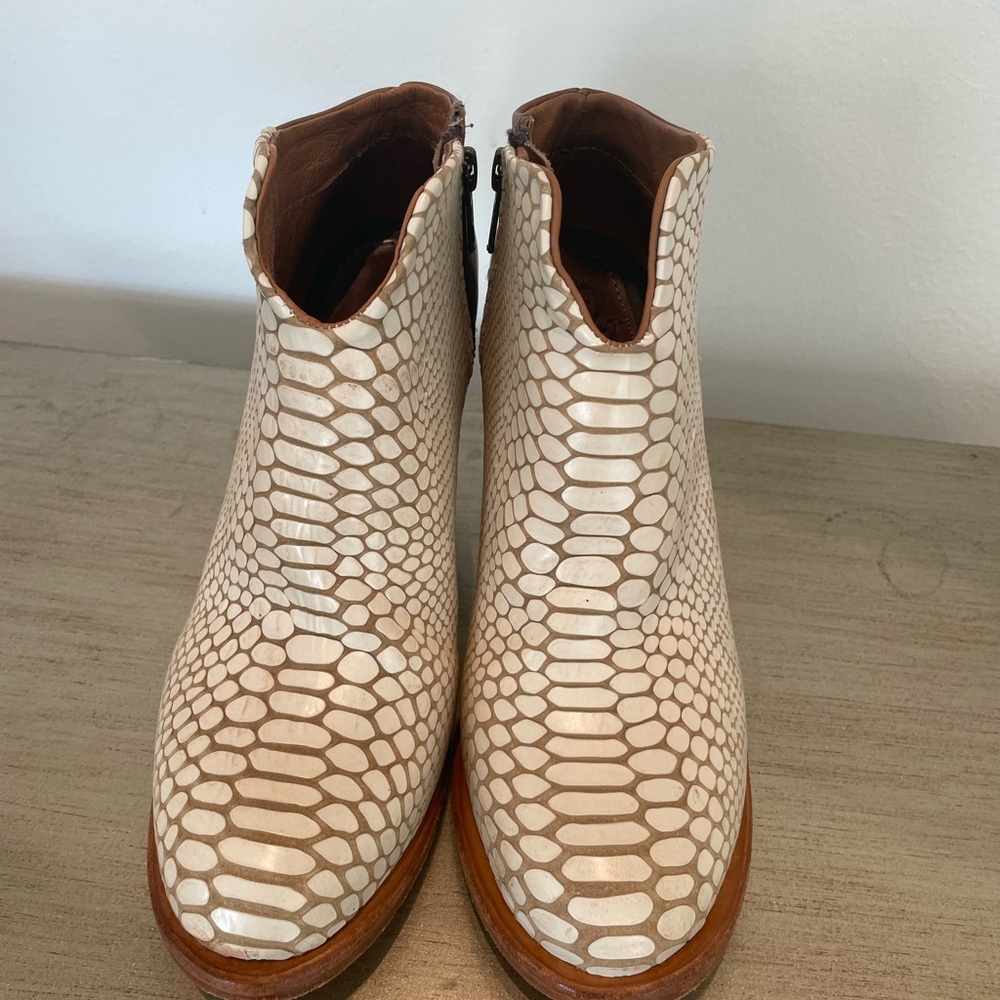 Freebird Detroit leather white croc Cream and Brown Ankle Booties 8